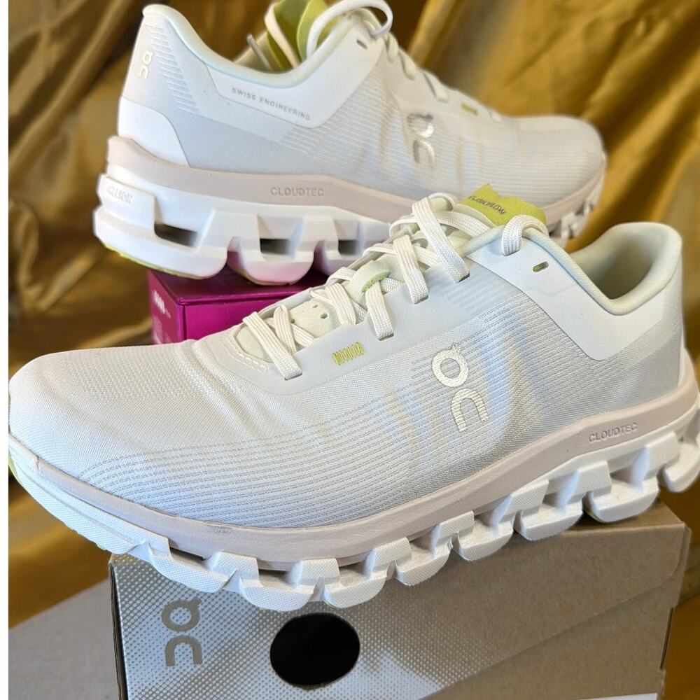On Cloudflow 4 White Sand Womens 7.5 Running Everyday Shoes Trainers Sneakers